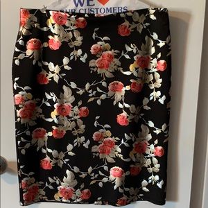 NYCC Size Large decorative pencil skirt.